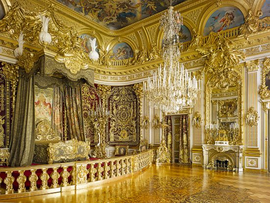 Bilder: Paradeschlafzimmer in Herrenchiemsee nach der Restaurierung.  Bayerische Schlsserverwaltung