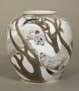 Vase mit fauchenden Hermelinen