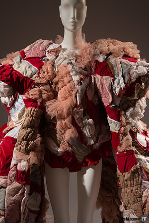 Ensemble Comme des Garçons. Frühjahr 2018, Japan. Ankauf Museum. Foto: Eileen Costa/ FIT