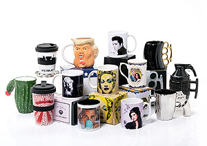 Sammlung von Motiv- und Merchandisingtassen. Foto: Gaul