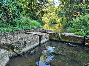 Wasserrückhaltebecken zur Regulierung des Abflusses