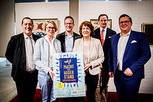 Gruppenbild bei der Eröffnung des Themenjahrs