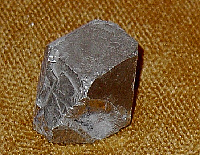 Pyrit (auch wegen der Verwechslungsgefahr als Katzengold bekannt)