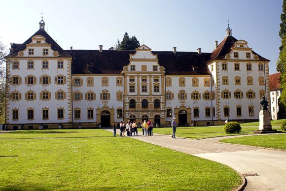 Schloss Salem, Front der Prälatur zum Schlosshof hin
