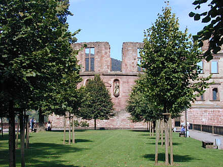 Stückgartenterrasse und Dicker Turm