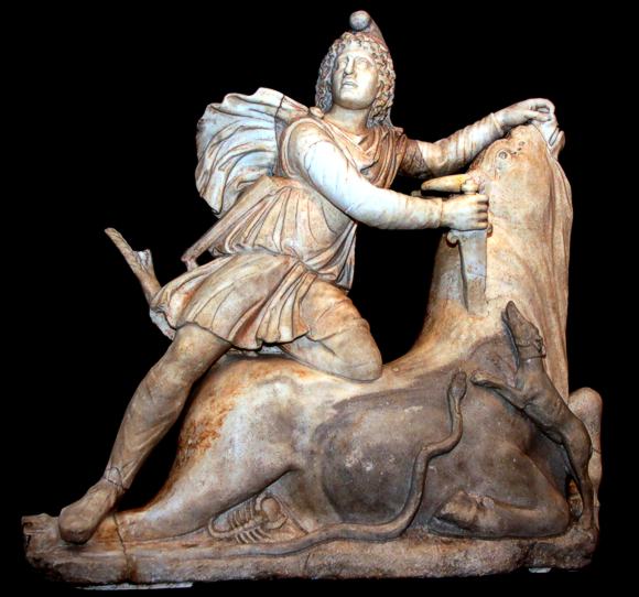 Skulpturengruppe der Stiertötung durch Mithras. 