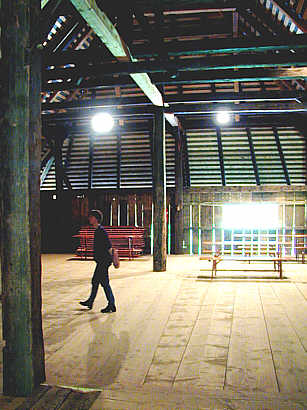 Blick in die Bühne, den Speicherraum des Falkenhofs