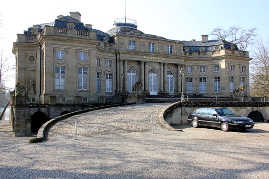Schloss Monrepos: Außenansicht von Norden
