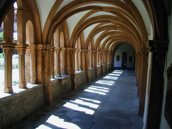 Romanischer Kreuzgang
