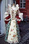 Groblumiges Kleid