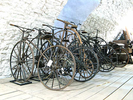Holz-Fahrräder in der Sammlung des Mainfränkischen Museums Würzburg
