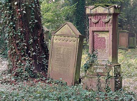 auf dem jüdishcen Friedhof Bruchsal