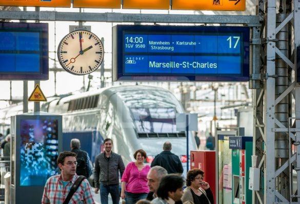 Der TGV Euroduplex bei der Abfahrt im Hauptbahnhof Frakfurt/MNain. Bild: DB/Holger Peters