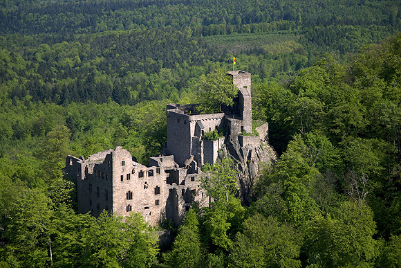 Im Alten Schloss Hohenbaden muss der Umgang auf dem Pallas, die obere Etage des Bernhardsbaus, aus Gründen der Verkehrssicherheit gesperrt werden. Dies teilen die Staatlichen Schlösser und Gärten Baden-Württemberg mit. Nach wie vor zugänglich für alle Besucherinnen und Besucher sind alle übrigen Teile der eindrucksvollen Burganlage.