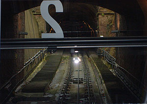 Bergbahntunnel am Schloss. Foto: Petra Schaffrodt