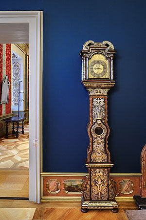 Schloss Rastatt, Uhr in Boulle-Technik im Audienzzimmer des Markgrafen. Foto: Günther Bayerl, SSG
