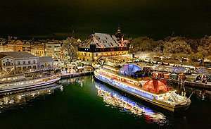 Konstanz, Luftbild mit Hafen, Konzilsgebäude und Weihnachtsmarkt