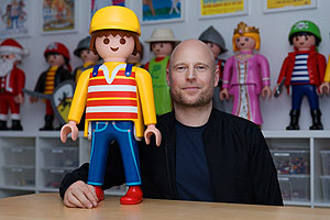 Diorama Artist Oliver Schaffer im Hamburger Atelier. Foto: Tanja Hall