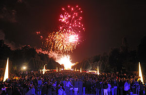 Nächtliches Feuerwerk im Schossgarten